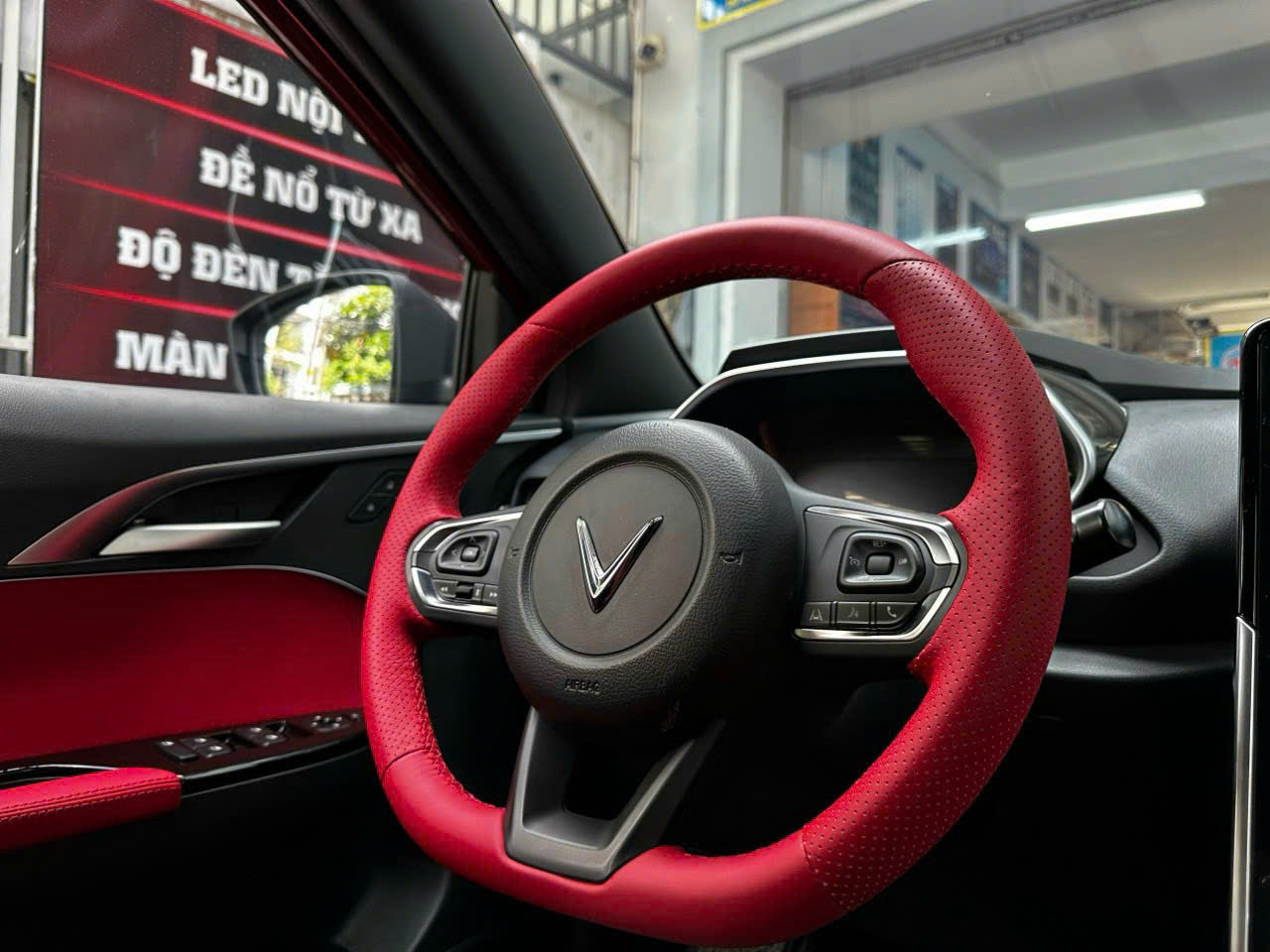 https://ltcarauto.com/boc-vo-lang-quan-12-–-tang-do-bam-sang-trong-cho-xe-tai-lt-car